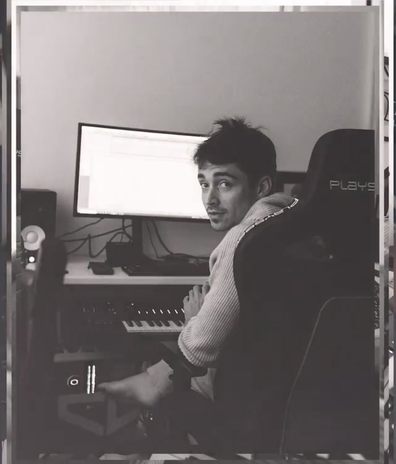 leclerc16s's tweet photo. meu artista preferido 🤍 https://t.co/z8NcbuwJNM