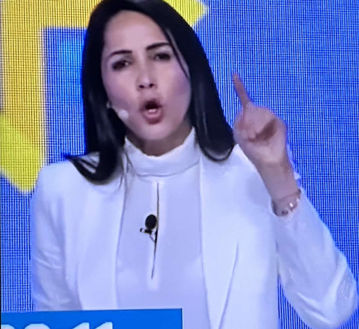 *Yo de la nada cuando ya terminó la discusión*

PERO SABES LO QUE A MÍ ME ARR3CH…