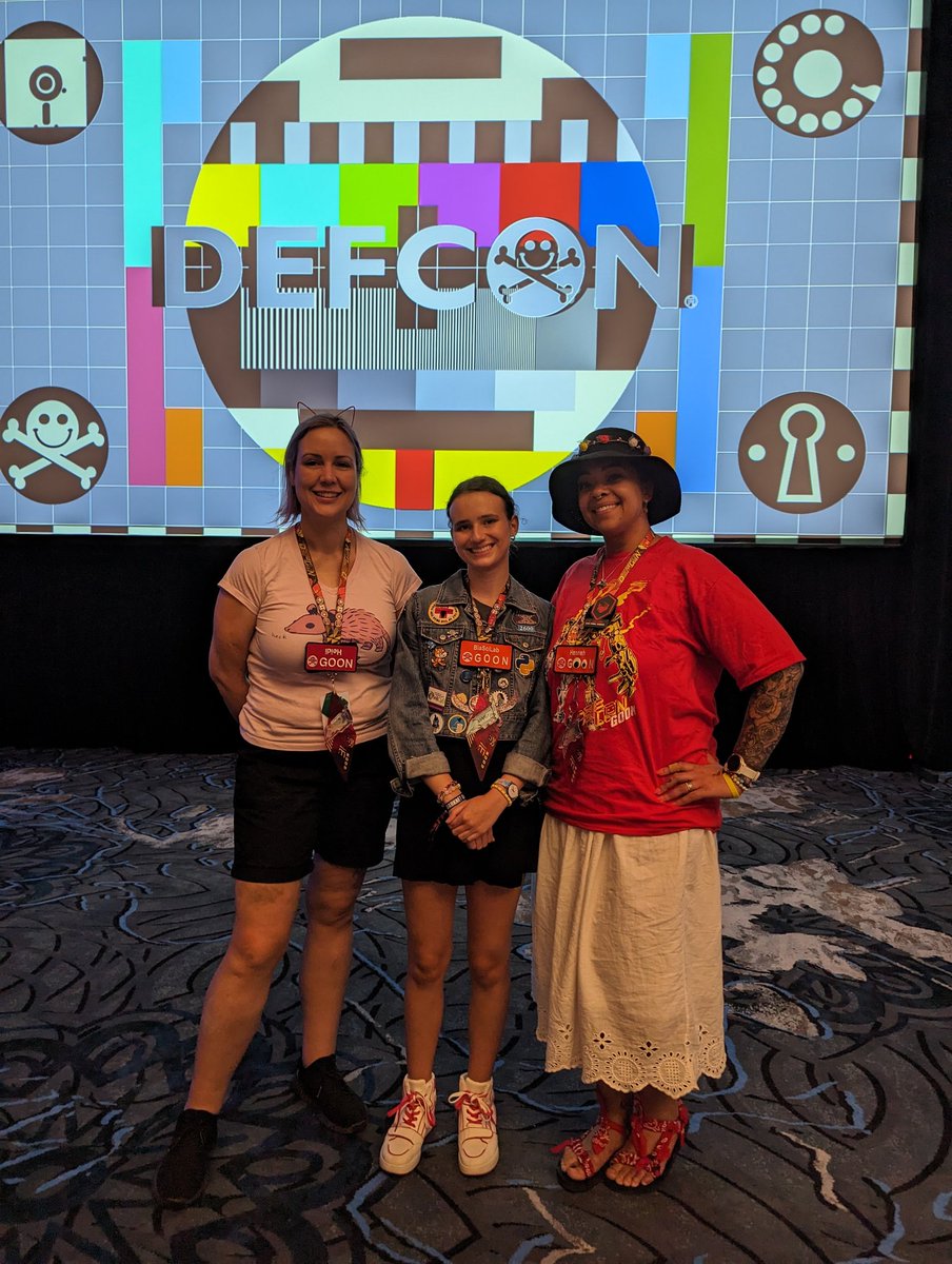 summer__heidi's tweet photo. #defconkids was a blast and I couldn't have wished for a better team - much love to @BiaSciLab and @hsmcdaniels https://t.co/v1byIHHhW7
