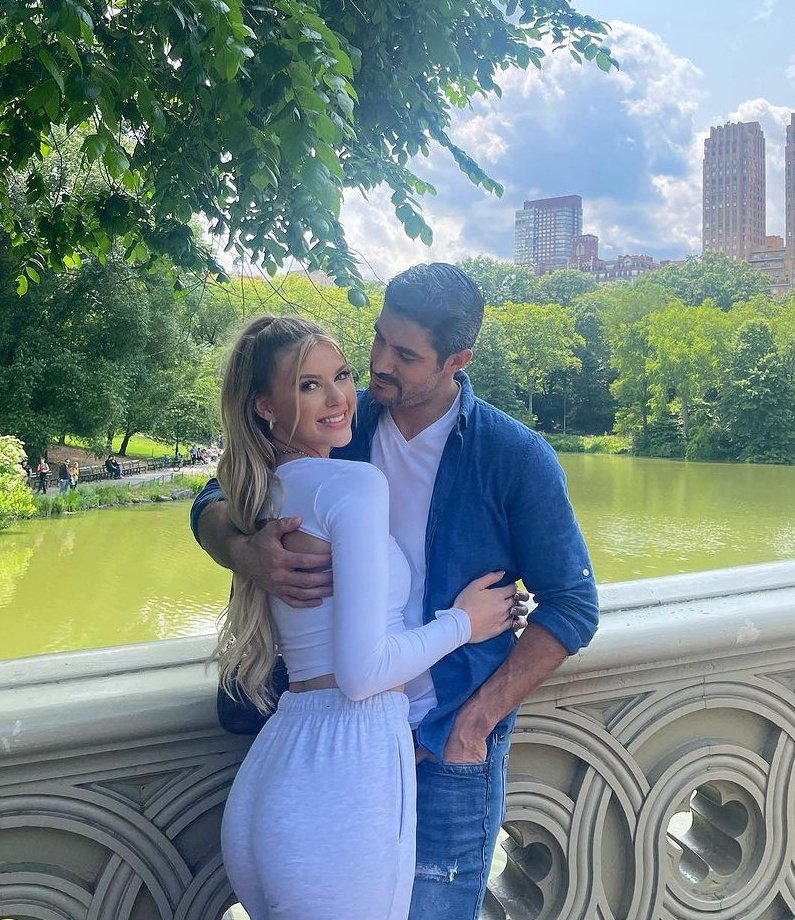 ohbiebstvd's tweet photo. ES OFICIAAAAAAL GENTE, ME ESTOY MURIENDOO

LLEGO ÉL DIA, MADISON Y PEPE OFICIALIZARON SU NOVIAZGO 😭😭

Alguien sostengame que me desmayo

#PEPISON https://t.co/m3QiGJSq1w