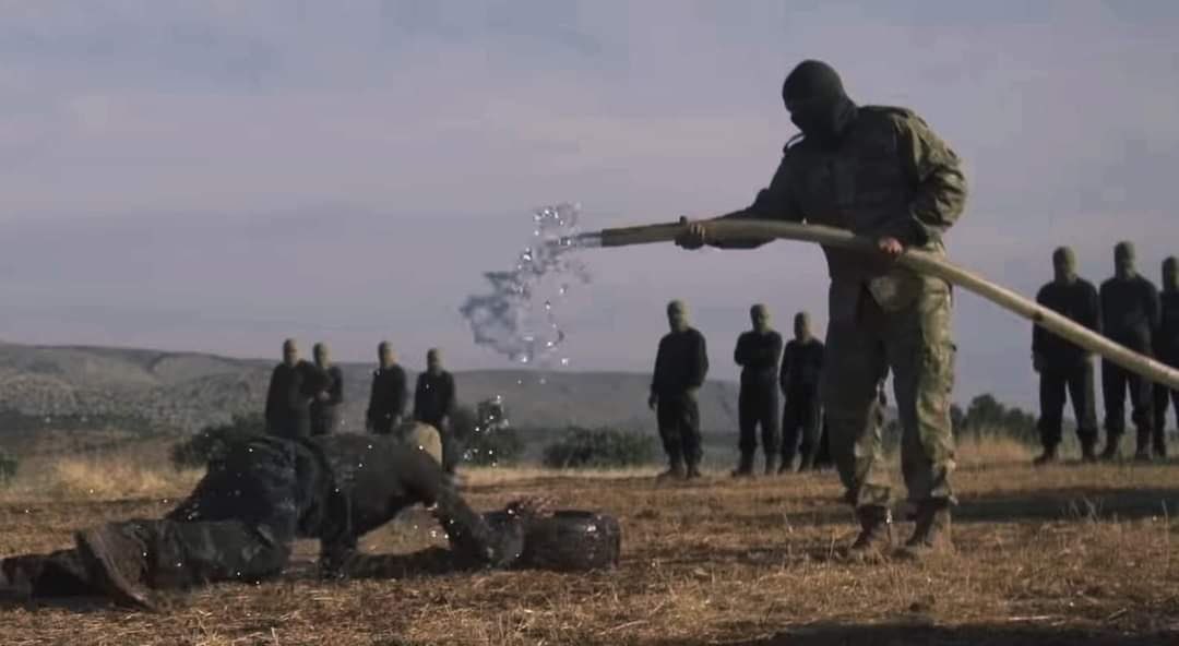 حرٌ شديد، لا يقدر عليه إلّا من أمتلك وسائل الراحة والنعيم الكاملة..
فكيف بمهجّرٍ بخيمة تغلي، أو بمجـاهدٍ في ساحات الإعداد والرباط تحت شدّة الحرارة، أو بأسيرٍ يجالس العشرات في بضع أمتار..؟ 
نسأل الله أن يتقبل منهم، وأن يثبّتهم، و أن يجزيهم عن المسلمين خير الجزاء.
#ريم_الجنوب
