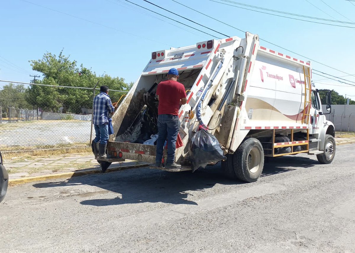 Gob_Victoria's tweet photo. Con un total de 115.71 toneladas de basura nuestro equipo de #ServiciosPúblicos termino la jornada dominical, cubriendo con 19 rutas 155 colonias y fraccionamientos de #CdVictoria.
@SoyLaloGattas
#TransformandoVictoria #TeQuieroMás https://t.co/vDZBAFlBbL