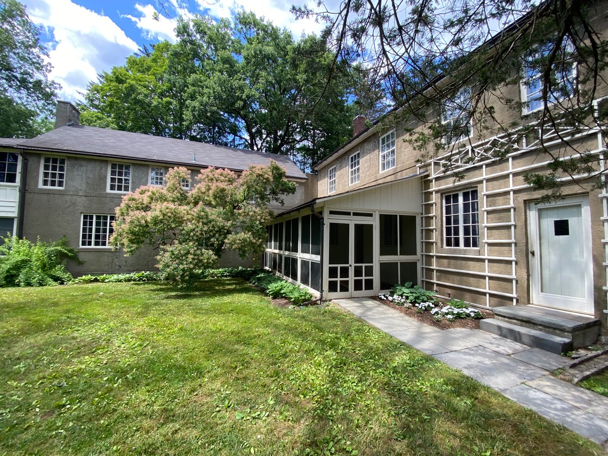 PresidentsVisit's tweet photo. Highlights of Val-Kill Cottage, Eleanor Roosevelt’s enclave on the Hyde Park property and where she spent her life after leaving the White House 🏠🦅🇺🇸🏛️
Check out “Franklin Roosevelt and Warm Springs”! https://t.co/TfAgKjwTFX
#FranklinRoosevelt #EleanorRoosevelt #ValKill https://t.co/pBlbB3PooV