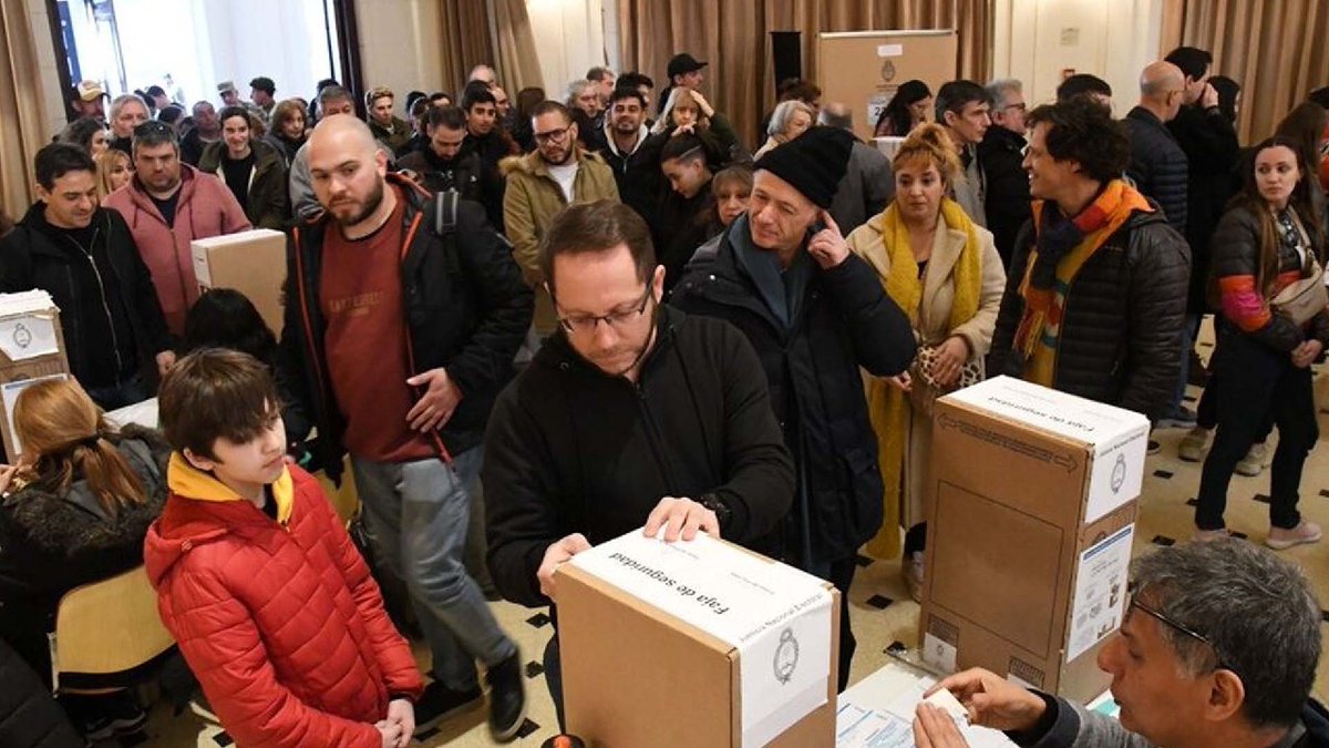 Extienden horario de votación en Buenos Aires tras fallas en máquinas 

#VamosARecrearnos #donnalisi

venezuela-news.com/extienden-hora…