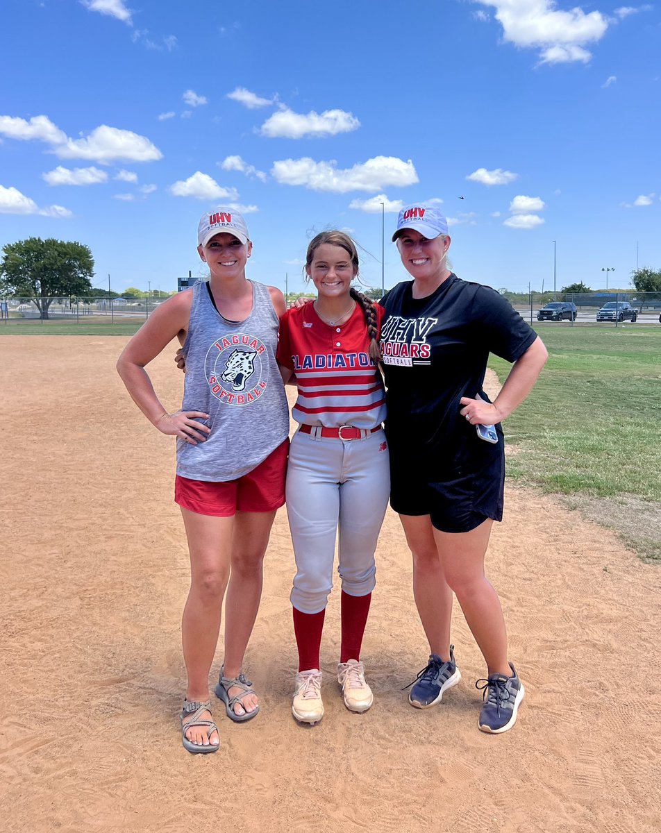 GladiatorsSB's tweet photo. It was a great day for our Showcase Glad Abi at the University of Houston-Victoria Prospect Camp. Thanks to @UHV_Softball for having her! GO GLADS! ⚔️ SWORDS UP! https://t.co/ojKKXveCQk