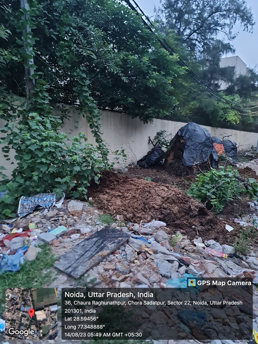 sandeep08460244's tweet photo. @noida_authority @CeoNoida @SwachhNoida 
Why am i supposed to tweet every emother month for this basic need of the society.
Open and blocked drains is causing mosquito to breed. Local noida authority sweepers refused to clean it.
I request you to please take this seriously. https://t.co/Pkqr1PKPTk