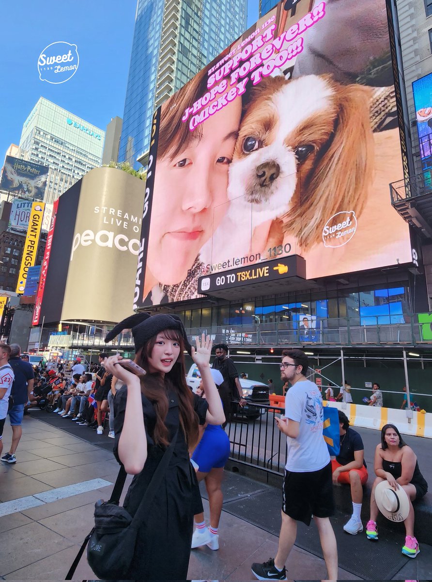 Lemon_char929's tweet photo. My AD in Times Square!!!!!!!!!💜
Thanks for you guys love and support my Jack in the box Hope Edition AD,
I cry a lot today, 
because I never think that I can make a AD when I'm 16 year old.
Hope everyone like and love it,
Support Jhope forever!!💜💜💜

#JHOPE #JackInTheBox #BTS https://t.co/GynBIrMI5v