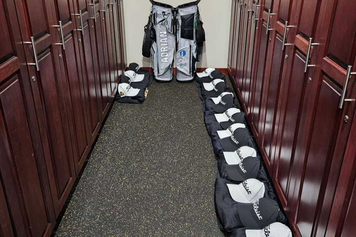 ACBulldogGolf's tweet photo. ✅️ Freshmen Move-In 
✅️ Freshmen Gear 
✅️ Freshmen Team Meeting

#GolfDawgs https://t.co/PrqW32r08m