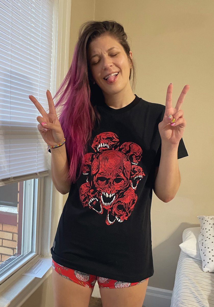 cNFTfART's tweet image. shout out @_nemonium. this shirt goes hard as fuck and the quality is amazing 🤍