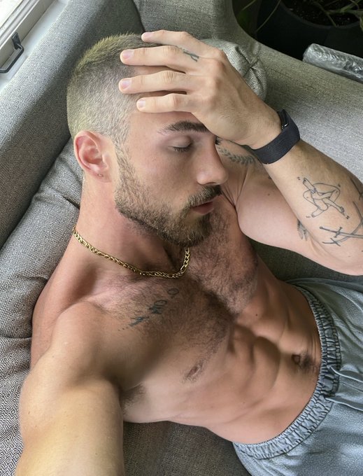 🤒🤒 things have caught up to me https://t.co/DsQ3g8UhsN