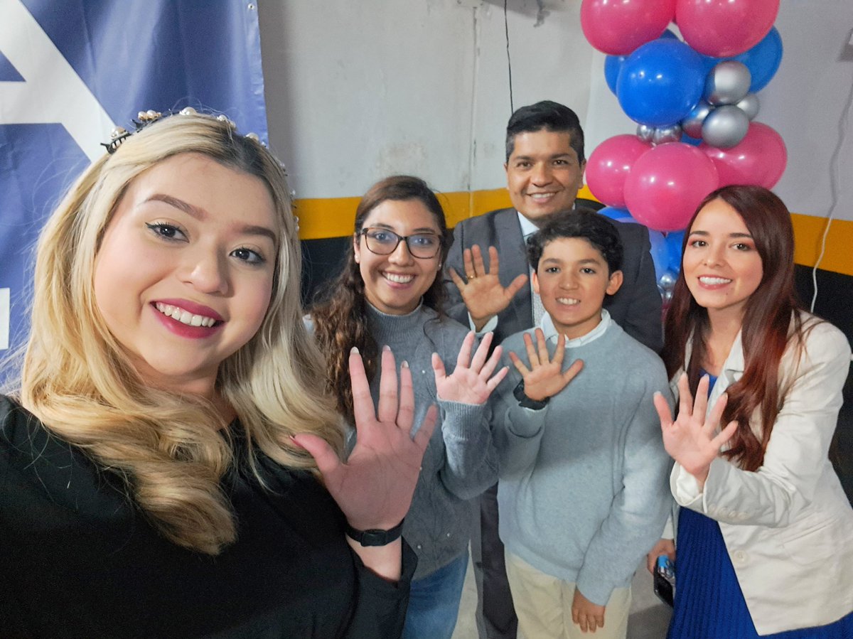 soyferherrera's tweet photo. #YoVotoPor dos grandes líderes del @PartidoMIRA que han dedicado gran parte de su vida a trabajar por Bogotá y Suba!!! 🖐🏼💛❤️
@Fapuentess #concejoMIRA5️⃣ 
@soydanileon #JALdeSubaMIRA8️⃣5️⃣ 
💙💙 https://t.co/SiA5Rm8S5N
