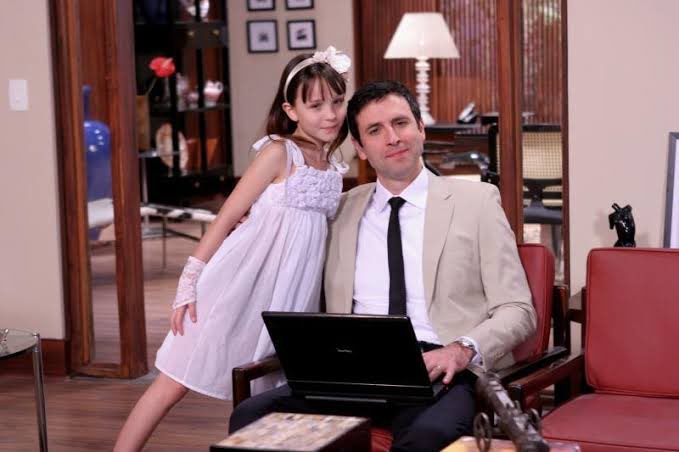euosodrac's tweet photo. O doutor Miguel nunca faria isso com a Maria Joaquina. Estamos com você Larissa Manoela! https://t.co/5vnic6o7Zb