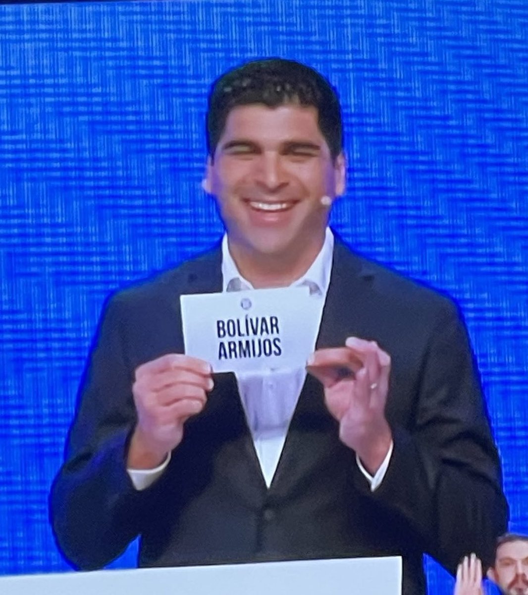 TuiteroGuayaco's tweet photo. Un shot por cada vez que sale el nombre “Bolivar Armijos”

#DebatePresidencial2023 https://t.co/710wOlcSdY
