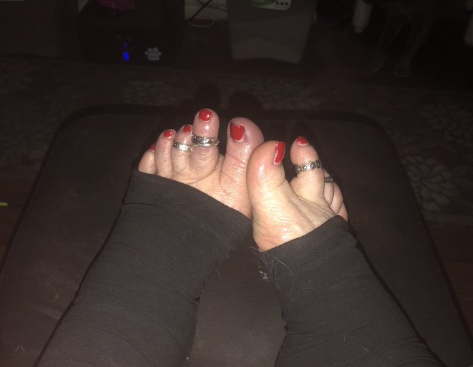 My cute toes!! https://t.co/vq7Vm9kyCS<a href="/tag/realloyalfans"class="tags"><span>#realloyalfans</span></a>