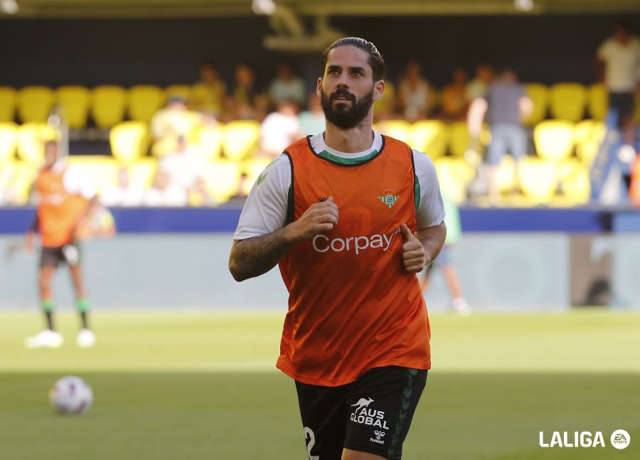 InfoRBB's tweet photo. Isco, tras el partido:

"Se me han puesto los pelos de punta con la afición del Betis, solo se escuchaba a ellos".

"Sus cánticos son los que te animan a dar ese esfuerzo de más. La victoria va por ellos".

"Ojalá podamos darles muchas más alegrías". https://t.co/1MscN6nchP