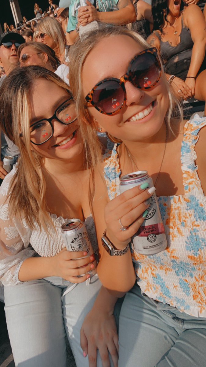 hannahgenzen's tweet photo. Morgan Wallen did not disappoint 😍 https://t.co/zyMwc6OkCP