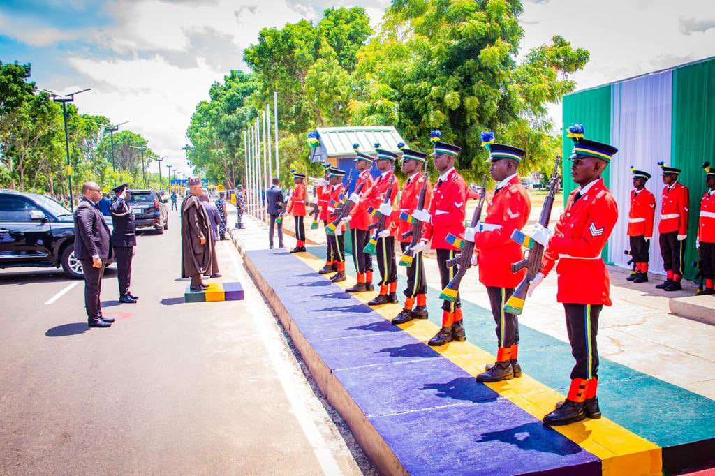 Opetuyii's tweet photo. Vice President, Senator @officialSKSM represented President @officialABAT at the Passing Out Parade of 5th Regular Course of @PoliceNG Academy, Wudil, Kano.
12th August, 2023 
📸 @opeadelani 
@BarauJibrin https://t.co/XrANXbze2N
