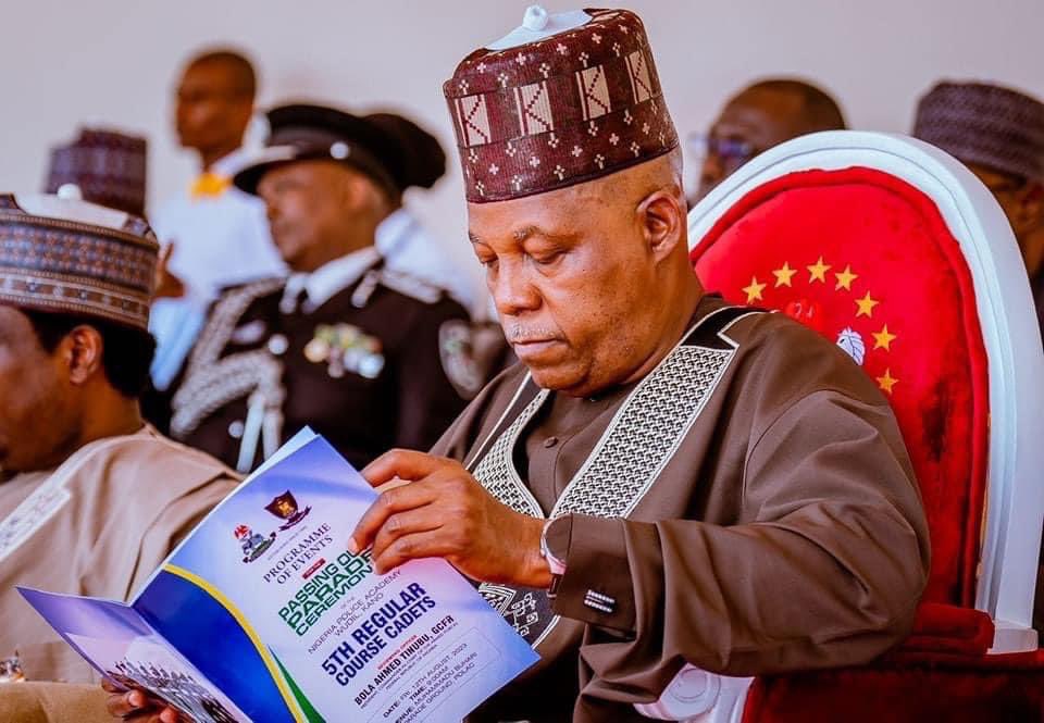 Opetuyii's tweet photo. Vice President, Senator @officialSKSM represented President @officialABAT at the Passing Out Parade of 5th Regular Course of @PoliceNG Academy, Wudil, Kano.
12th August, 2023 
📸 @opeadelani 
@BarauJibrin https://t.co/XrANXbze2N