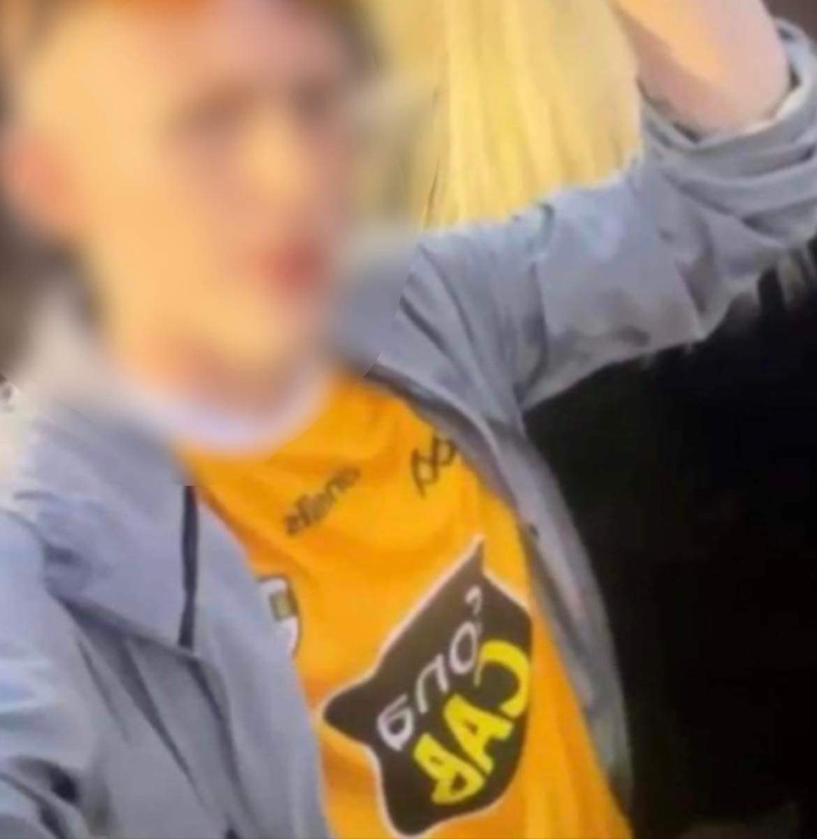 UlsterUltras's tweet photo. bit of controversy with this one so forward to the comments👍🏻 

Sent in by a follower: 

why do Glentoran Ultras pretend to be loyalist sending UVF flags to their Dutch friends, while members of their group pose in GAA tops at Feile ? https://t.co/SeAU37eBrb