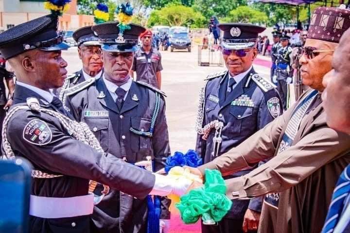 Opetuyii's tweet photo. Vice President, Senator @officialSKSM represented President @officialABAT at the Passing Out Parade of 5th Regular Course of @PoliceNG Academy, Wudil, Kano.
12th August, 2023 
📸 @opeadelani 
@BarauJibrin https://t.co/w6sOsCGX6h