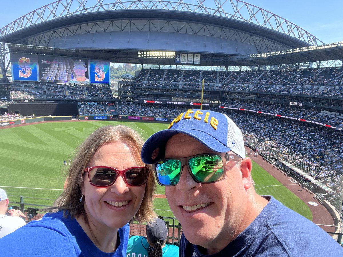 jorenebatali's tweet photo. Back for the Sunday matinee game. @ROOTSPORTS_NW #WhereIRoot #SeaUsRise #happyfélixweekend @Mariners https://t.co/wzR1TY90SU