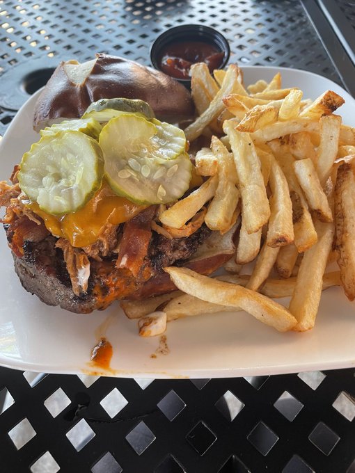 🤤🤤🤤yes I ate it, yes it was delicious. #food #foodblogger #burger #burgertime https://t.co/14bpIQJkM<a href="/tag/food"class="tags">#food</a><a href="/tag/foodblogger"class="tags">#foodblogger</a><a href="/tag/burger"class="tags"><span>#burger</span></a><a href="/tag/burgertime"class="tags"><span>#burgertime</span></a>