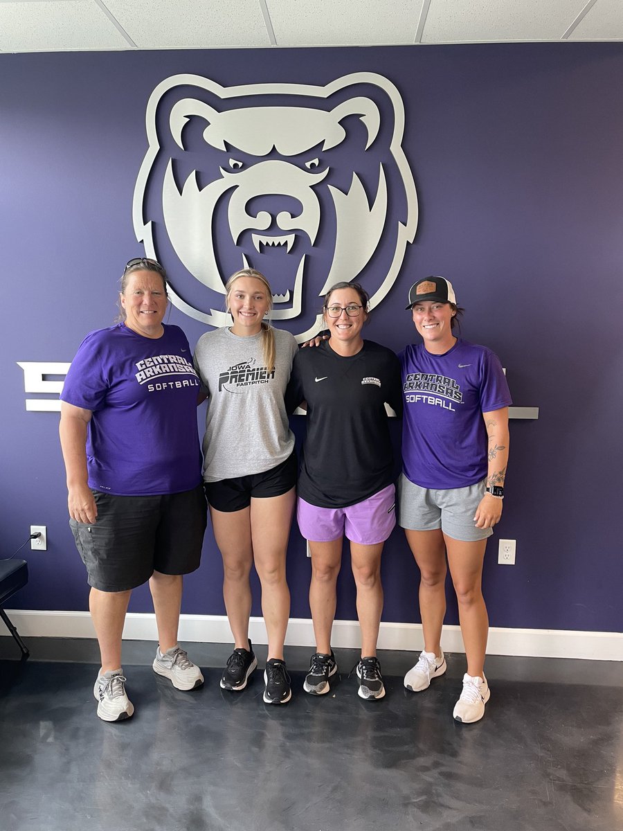 AlyEdwards18's tweet photo. Thank you @UCASoftball for an amazing visit!! Enjoyed touring campus and talking with great coaches!🐻💜

@CoachLucas_ @CoachJenParsons @kdself18 @chhelt @IowaPremierFP @MandiBaldufnsr https://t.co/omfFkgDrRC
