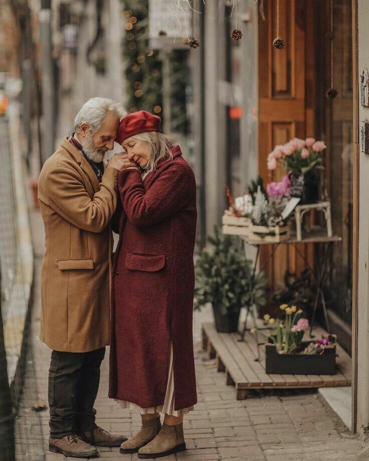 c_sureya's tweet photo. Herkes kalbimde bir yere sahipken,
Senin ülken vardı.

Cemal Süreya https://t.co/bZ7MVPHCbQ