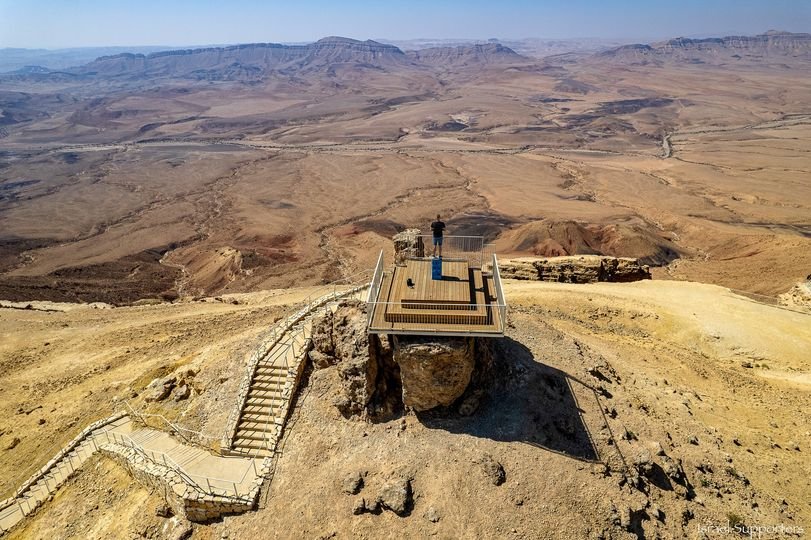 ShemaNews's tweet photo. Camel Dağı'ndan görülen Ramon Krateri, Mitzpe Ramon, İsrael.  Gelin güzel İsrael'i ziyaret edin #İsrail #MitzpeRamon https://t.co/YPFAuExhyO