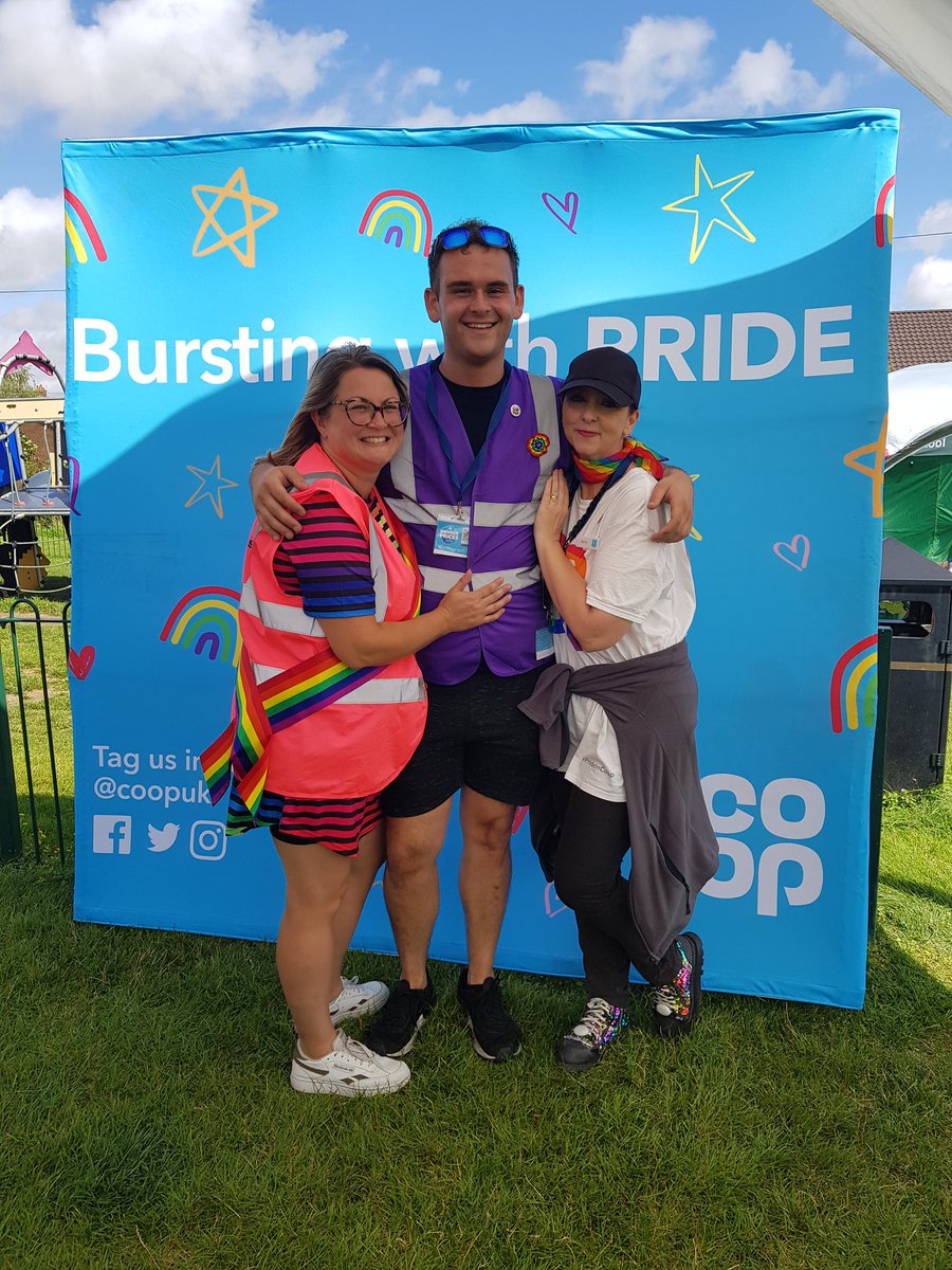 GeraldineStrohm's tweet photo. 💙Deanshanger Pride!#BurstingwithPride Fantastic Event yesterday, despite torrential rain everyone turned-out,  hope you've all recovered! Well Done to @coopuk Carly, Nyall, @JewlzMulholland the  #DeanshangerGoodNeighbours Thanks to Sam and Karen and the Local Engagement Team ❤ https://t.co/kXaXpNOr6o