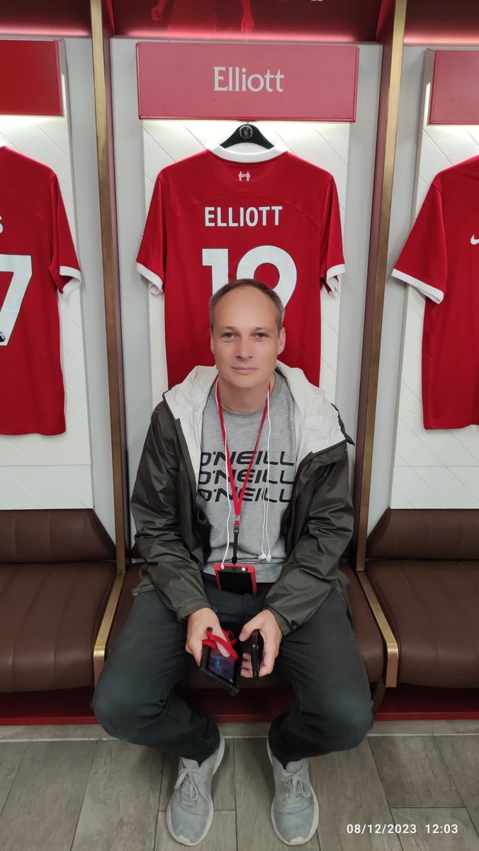 BerndDonath's tweet photo. @HarveyElliotLFC I sat on your place  in the changing room yesterday ( Stadium tour with my son and daughter). Don't really know alot about you, but I wish you all the best in your Liverpool career and life! https://t.co/bxXMPY3rL2