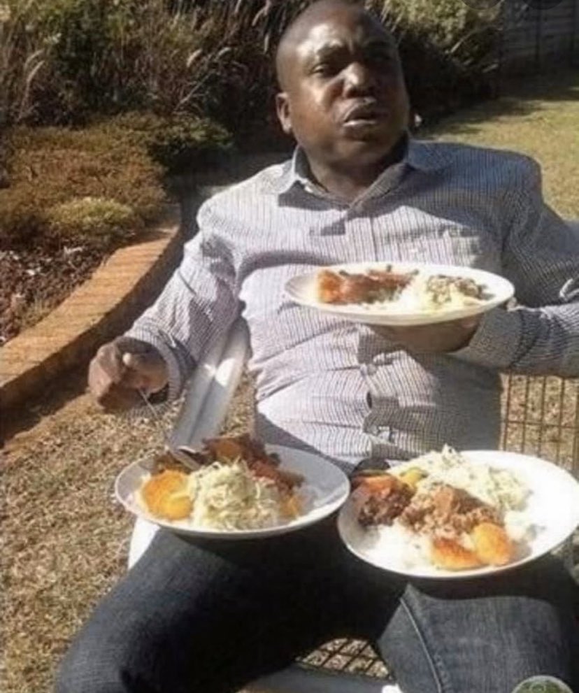 hks94470's tweet image. Ma plus grosse folie culinaire c’est quand j’ai acheté un gâteau d’anniversaire 16-18 personnes juste pour moi, j’ai mis 3 jours à le finir