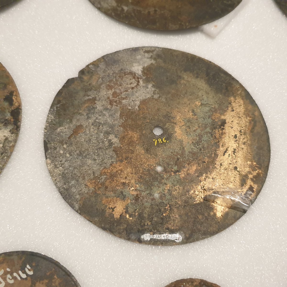 romandieantique's tweet photo. #Neuchâtel / #Latenium (exposition Entre deux eaux. La Tène, lieu de mémoire):
Disques de fer (éléments de char?) https://t.co/z1H61OF4Ka