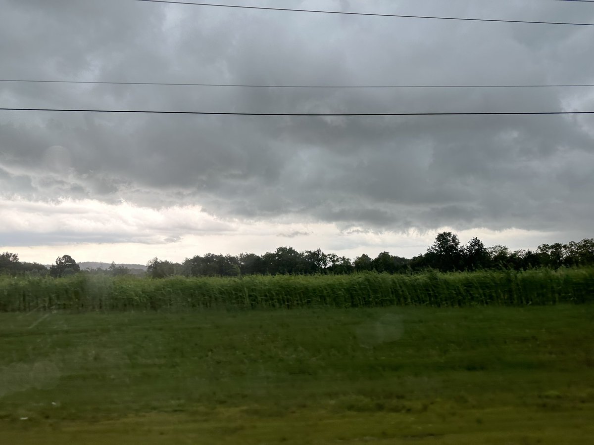 wanderlust_lb's tweet photo. @RuthSevereWx looking dark &amp; stormy in eagleville / rockvale off 99 https://t.co/es0Fp7HqUs