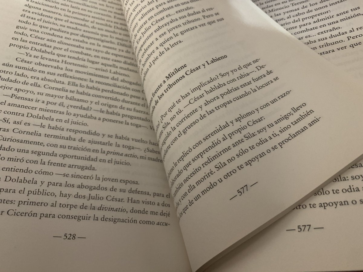 matadation's tweet photo. Hola @penguinlibros
Un año esperando tener tiempo para disfrutar “Roma soy yo” de @SPosteguillo, para llegar a la página 528 y descubrir que me faltan las 49 siguientes… https://t.co/lY7HYOrJOI