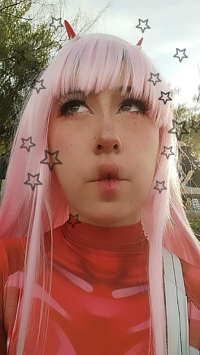 Numidia_uwu's tweet photo. Disfrutando en #zonafans con mi cosplay de Zero two ❤️ https://t.co/MsIfvtfO0T