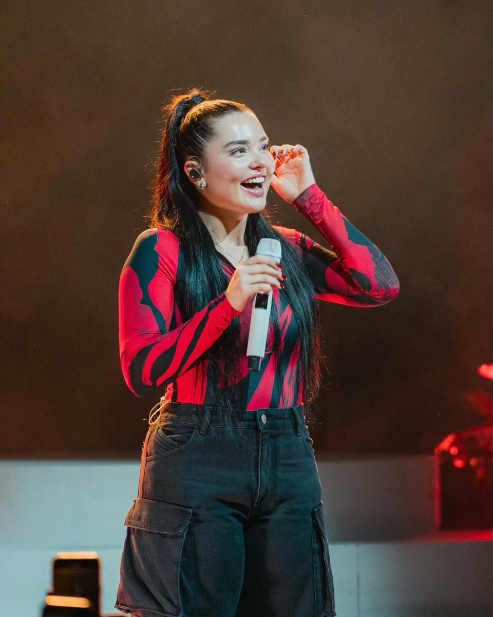 iamlaurenmusic's tweet photo. SAN FRANCISCO Y’ALL SHOWED UP WITH SM ENERGY 😭 I APPRECIATE &amp; LOVE U ♥️♥️♥️♥️♥️ https://t.co/JVftxH3bed