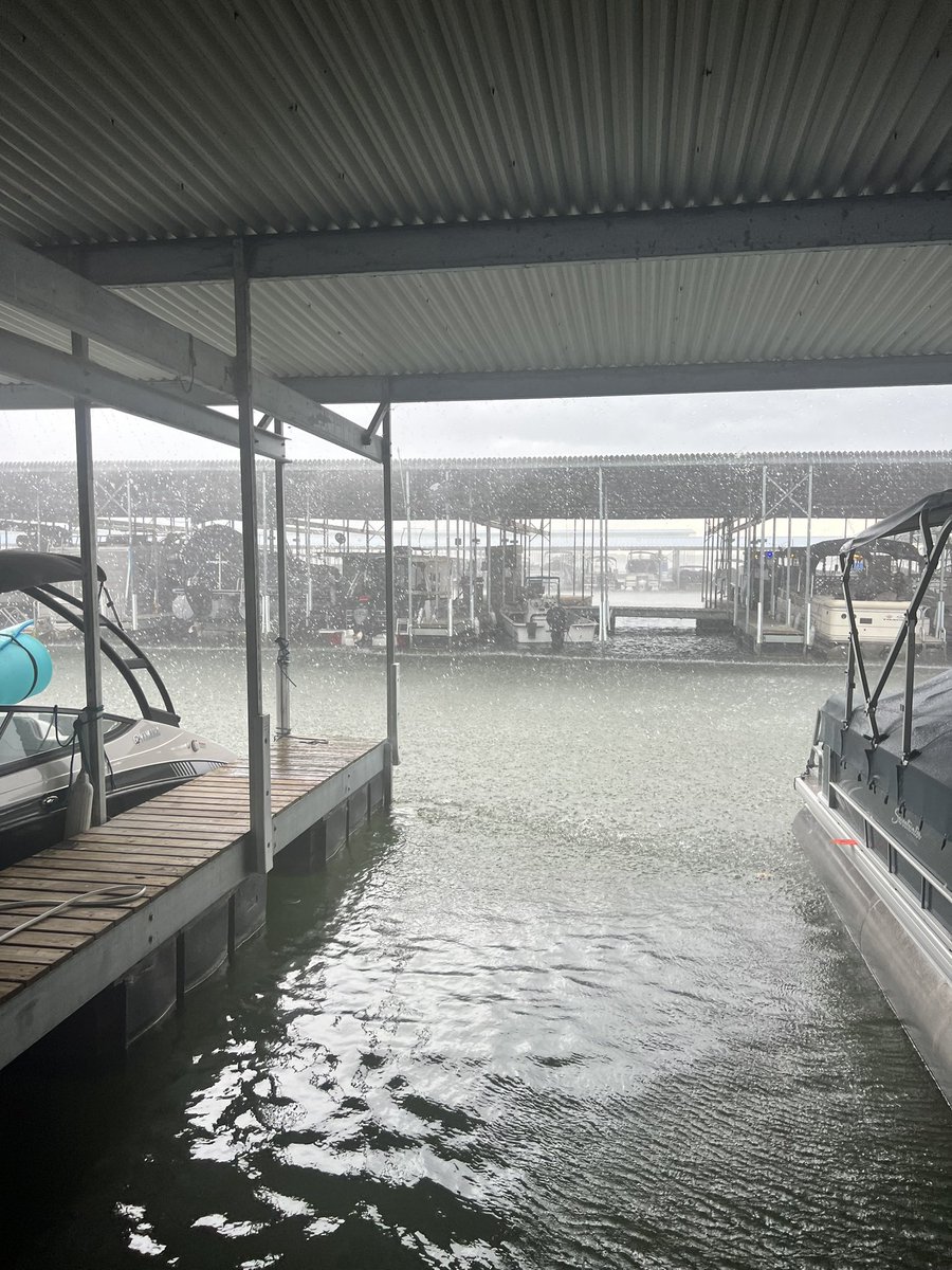 meredithguice's tweet photo. @NashSevereWx  at Percy Priest
 Lake. https://t.co/wKXPhIZ6KN