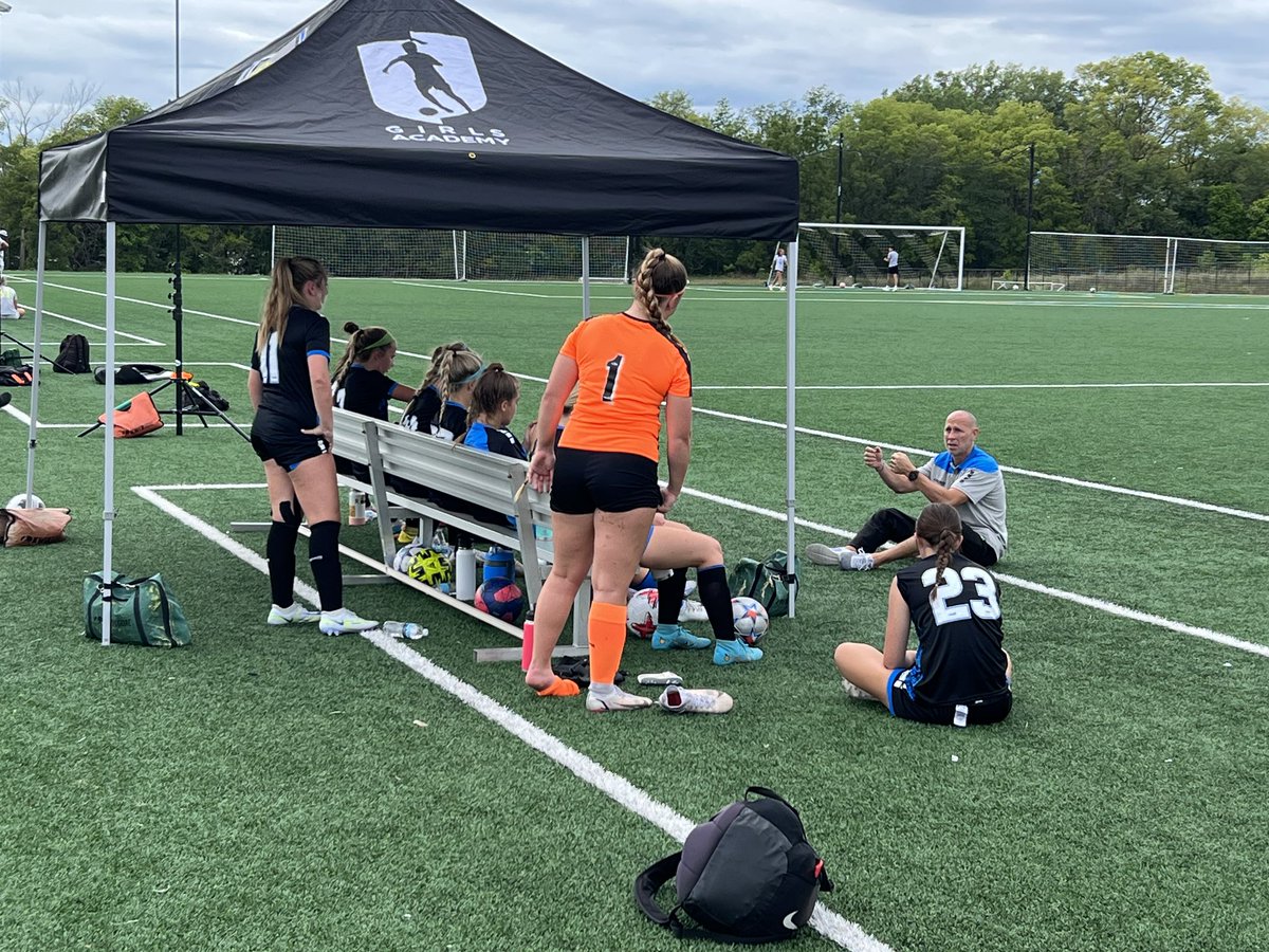 2007G’s up 2-0 at half