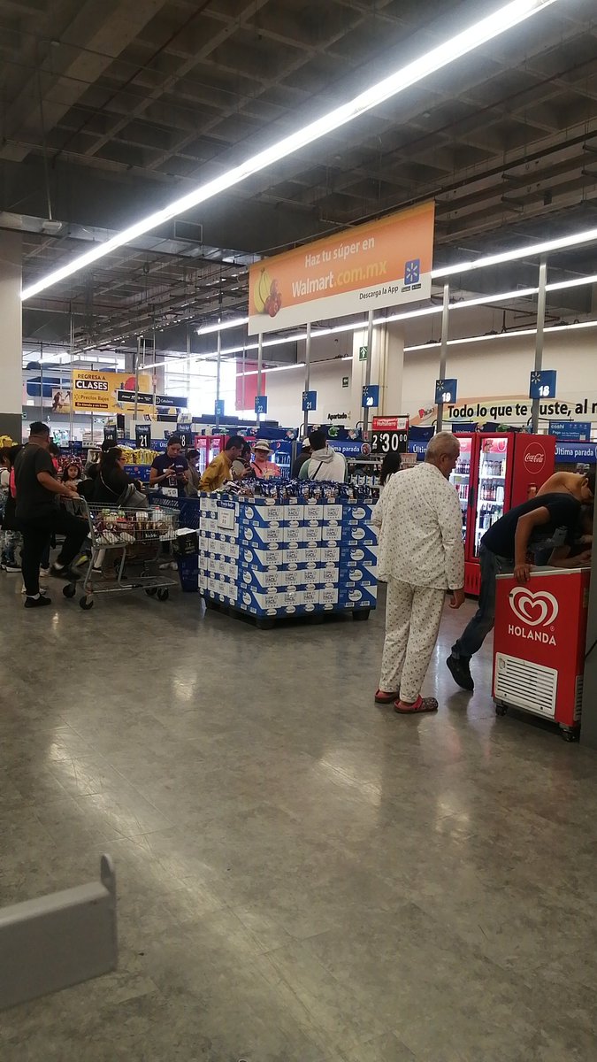 sanasu77's tweet photo. @WalmartMXyCAM Pésimo servicio tienen cerrada la caja para personas de la tercera edad y solo están cobrando en 4 cajas ,🤬😡🤦🏻‍♀️ https://t.co/bhbX40z2kN