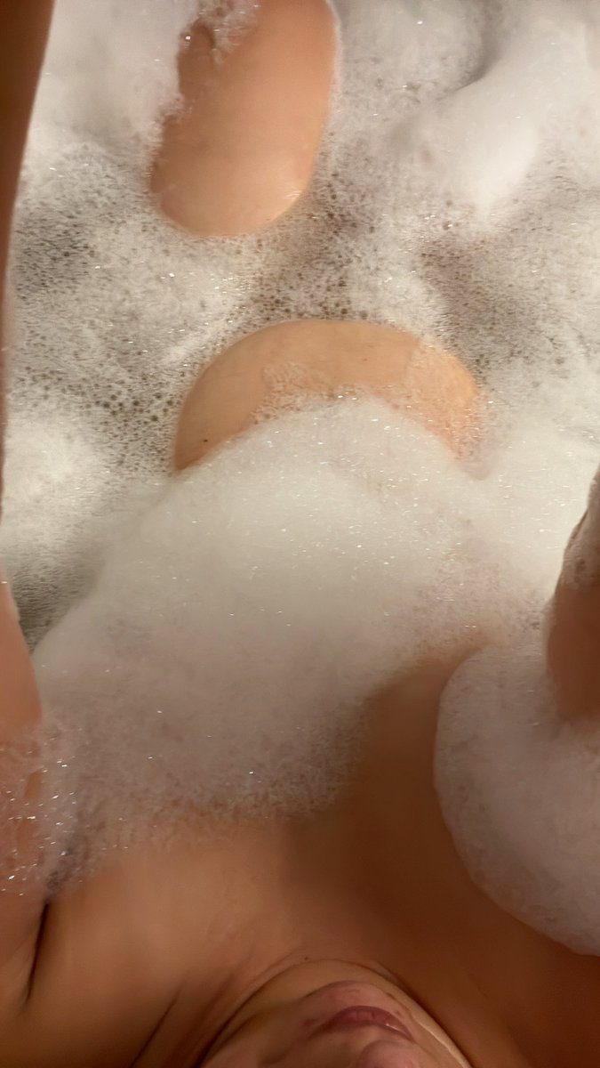 NohKayla's tweet photo. Workout- check
Groceries- check
Laundry- check
Bathrooms clean- check
Stairs vacuumed- check

Me Time! https://t.co/2LXXqB8vFS