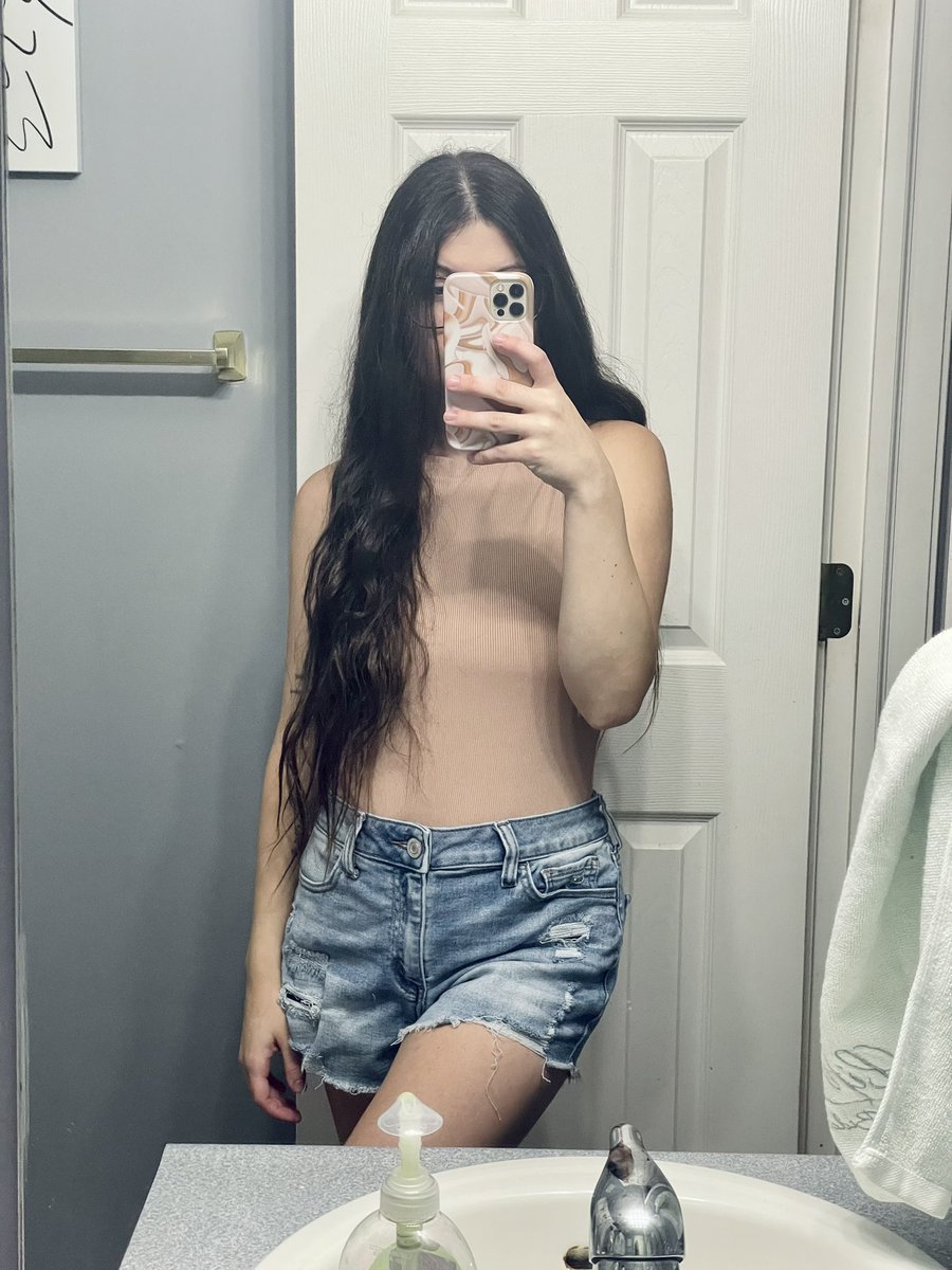 GaryAndria's tweet photo. I was feeling myself in this bodysuit 😂 https://t.co/OBGL0g7z5K