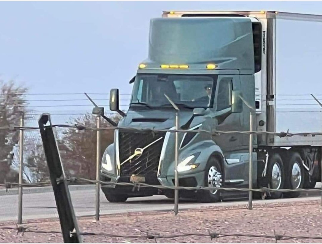 M7_Individual's tweet photo. @VolvoTrucksNA 
Caught y'all lacking https://t.co/GC2ZxN4vGi