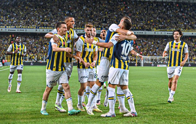 legend_obra's tweet photo. 3 puan bizim.
Takımı nasıl buldunuz?
Sahanın en iyisi/kötüsü kimdi?
 
#Fenerbahce #fenerinmacivar #altay #dzeko #tadic #FBvGFK #szymanski #osayi #hakem #kırmızı #VAR #penaltı #maxim #bitigen #batshuayi #livakovic #cengiz #fred #becao #şampiyon https://t.co/WCqu8aG4bv