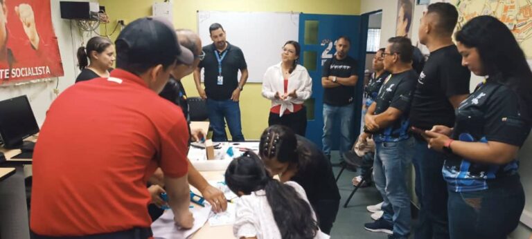 cytdanmarys's tweet photo. El @Mincyt_VE arribó a su 24° aniversario promoviendo y fortaleciendo el acceso al conocimiento de la Ciencia y la Tecnología en las comunidades en el marco de esta celebración nos encontramos en despliegue nacional.

Conoce más aquí📲 https://t.co/OsZmHK8iuc

#CienciaYTecnología https://t.co/D8v4jPhTyX