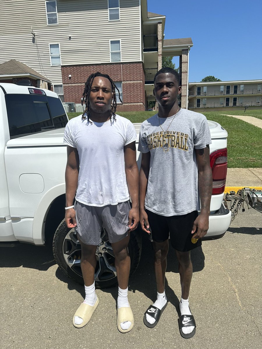 MckP_BHS's tweet photo. Super proud of Lamont &amp; King as they start their next chapter in their academic &amp; basketball careers at UA Monticello. Very cool to see this dynamic duo reunited after 2 years of JUCO. Keep representing! Love you dudes! #Family https://t.co/yD2AZfMg2N