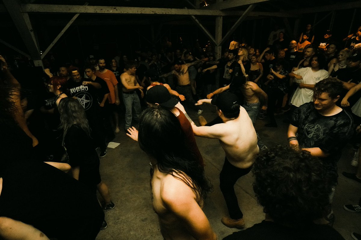 300 kids under a pavilion last night was so fucked up. Shoutout Evansville HC.

TONIGHT: Indianapolis
TOMORROW: St. Louis (w/ <a href="/ballistacotc/">BALLISTA</a>)
08/15: Springfield, MO
08/16: Memphis, TN
08/17: Baton Rogue, LA
08/18: Houston, TX 
08/19: San Antonio, TX

❌❌❌
📸: THAD