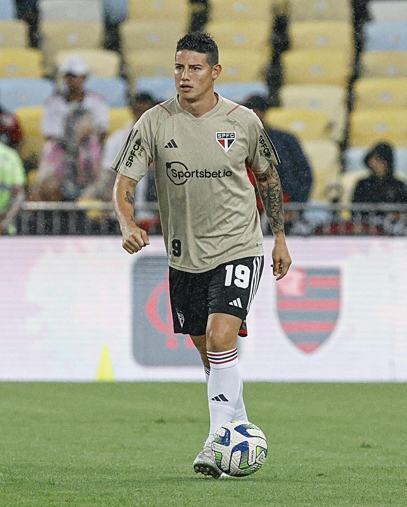 SaoPauloFC's tweet photo. 🔥O Tricolor está no aquecimento!

#VamosSãoPaulo 🇾🇪

📸 Rubens Chiri / saopaulofc https://t.co/QOrjlhiTJp