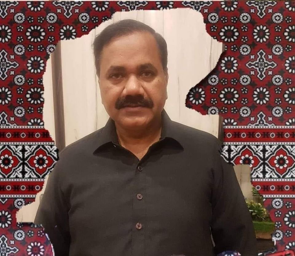 Sayed_ZainShah's tweet photo. سکر ڪي ٽي اين نيوز جي بيوروچيف سينيئر صحافي جان محمد مهر جي وحشياڻي قتل جي سخت لفظن ۾ مذمت ڪجي ٿي. ھي ھڪ صحافي جو قتل نه پر صحافت جي آزادي ۽  اظھار جي آزادي جو قتل آھي، اعلي اختيارين کي گهرجي ته جلد کان جلد جوابدارن کي گرفتار ڪري انصاف فراهم ڪن. https://t.co/NM8PuVtpKJ