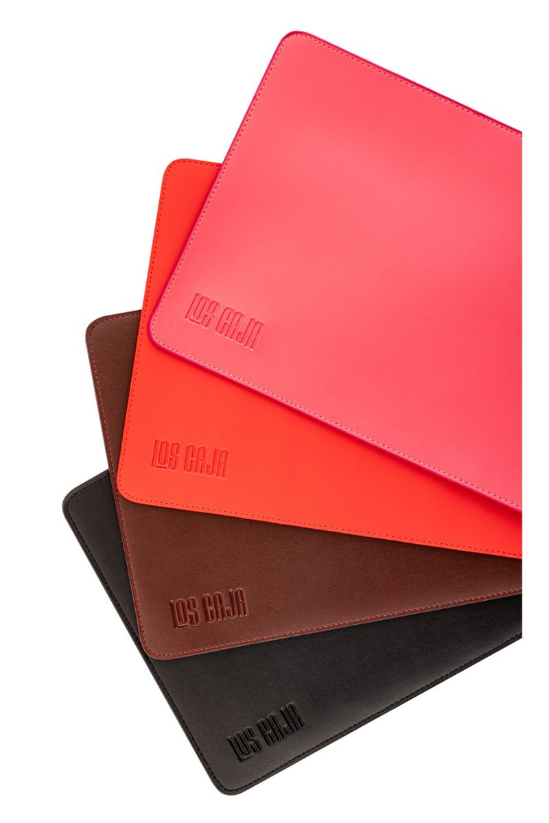 BeeEngineer's tweet image. Ben ve bir arkadaşım kendi içinde de bulunduğum yazılım camiasının oldukça seveceği bir işe giriştik. Özellikle Macbook için kullanılan oldukça pratik sade ve şık bir ürün ortaya çıkardık. Bunu buradan da duyurmanın hatrına beğeneler arasından istediği bir renk hediye ediyorum 🥳